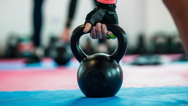 Vježbačica s kettlebellom